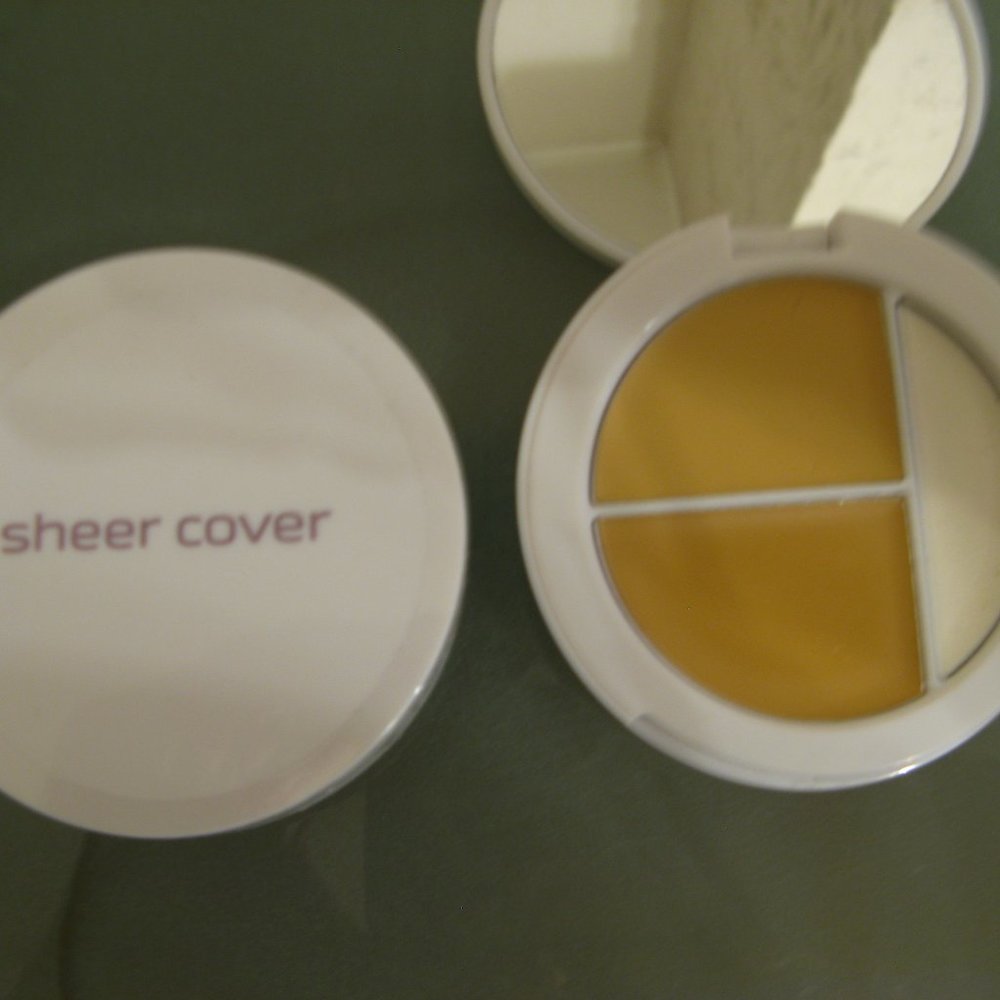 Sheer cover newest concealer trio-conceal and highlight